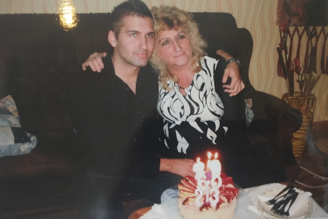 Viczenáné Czégény Ágnes segélykiáltás fia, Viczena József Zsolt adománygyűjtése érdekében, hogy megmentse külföldi gyógykezeléssel.